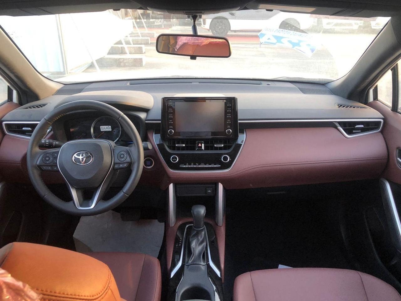 Corolla Cross Hybrid — photo 4