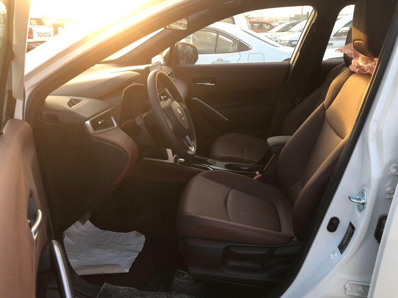 Corolla Cross Hybrid — photo 5